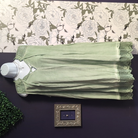 Lace Distressed swing dress & Quilted matching bag Duo - Picture 3 of 11